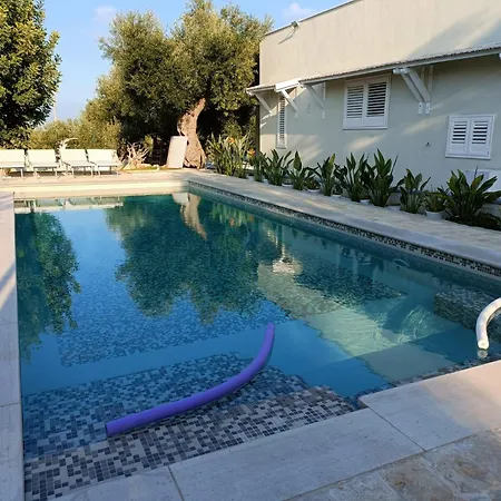 Il Vecchio Carrubo - Con Piscina A Sfioro Villa