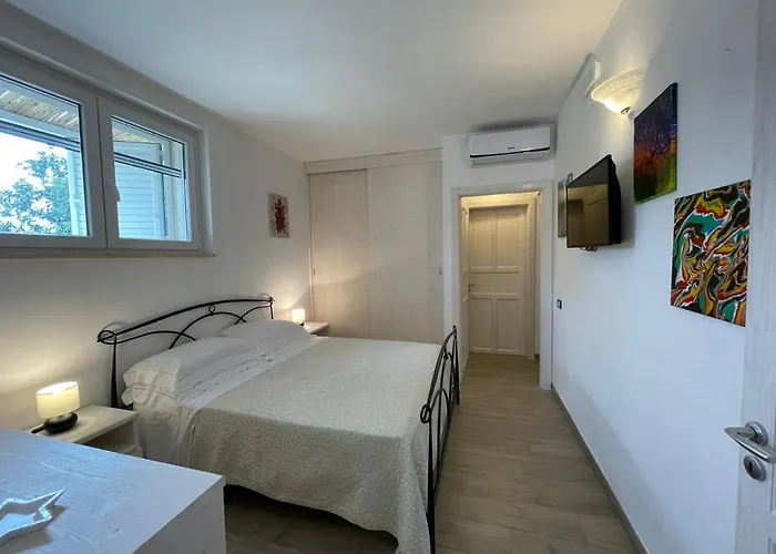 Il Vecchio Carrubo - Con Piscina A Sfioro Villa *